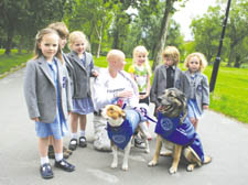 Hampstead Hill pupils Jodie Riven, Fred Brown, Lotte Langelaar, Stavros Criticos and Juliette Taylor with Gail Porter, her daughter Honey and two of the Battersea dogs 