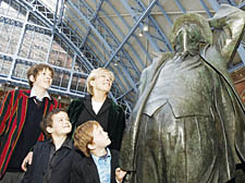 Candida Lycett Green, daughter of Sir John Betjeman, with her children by the late poet’s statue at St Pancras station 