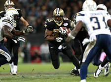Pierre Thomas rushes down field for the New Orleans Saints
