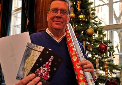 Chris Knight gets Christmassy at the Town Hall