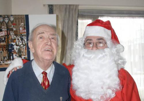 90-year-old Alf Ledwith receives one of the New Journal hampers from Santa