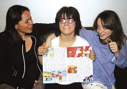 Sabrina (middle) with her mother Lucia and sister Melissa