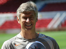 Arsene Wenger on look out for new midfielder for Arsenal