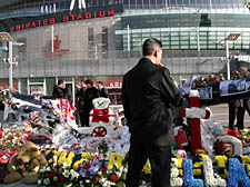 Dainton's funeral, shrine in front of the Emirates Stadium