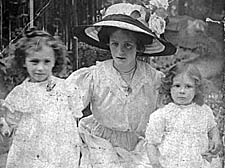 The young Watling sisters with aunty Alice