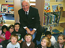 Henry Cooper with children from Richard Cloudesley School