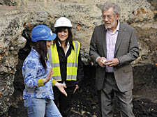 Sir Ian McKellen, the Museum of London’s Taryn Nixon (centre) and archeologist Heather Knight at the dig. Picture: Museum of London Archaeology