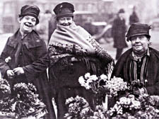 A ‘toothsome trio’ of flowersellers in 1921