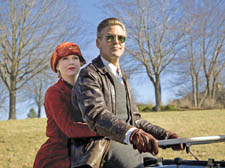 Renee Zellweger and George Clooney star in the comedy Leatherheads