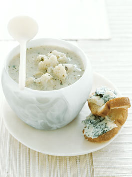 Cauliflower Soup with Stilton and Pear 