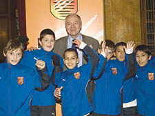 Award: Young Tigers’ footballers celebrate their windfall with London mayor Ken Livingstone