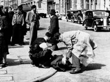 Alec de Antiquis lying dead in Charlotte Stree